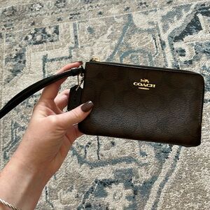 COACH WRISTLET Double pocket zipped LOGO pattern